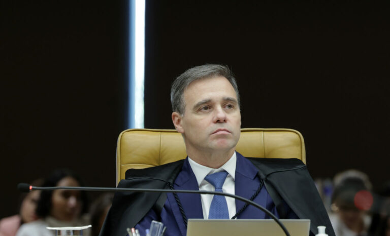 Uma lapada na cabeça de Alcolumbre. Mendonça manda prorrogar CPMI do INSS
