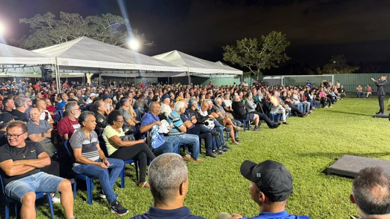 Deputado Roosevelt recebe mais de 1.500 bombeiros e policiais militares para debate sobre o posto acima