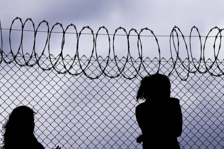 Trans em presídios femininos: policiais penais relatam confusão e constrangimento