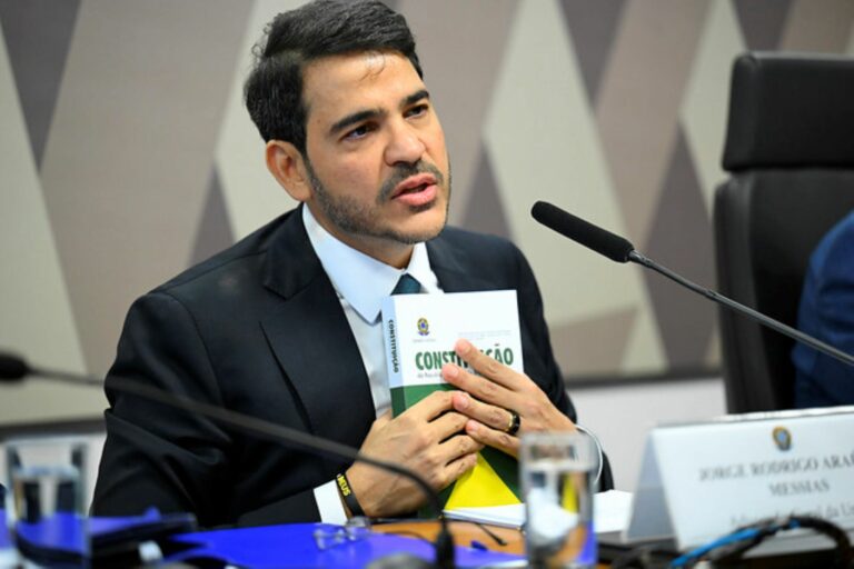 CCJ aprova Jorge Messias para o STF e indicação avança ao plenário do Senado