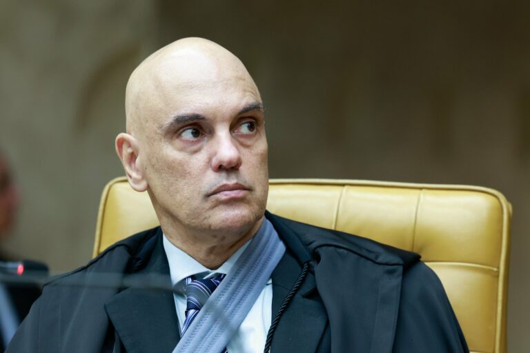 Moraes voou em aeronaves ligadas a Vorcaro, diz jornal