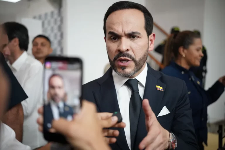 Apuração na Colômbia vai dando candidato da direita com ampla vantagem