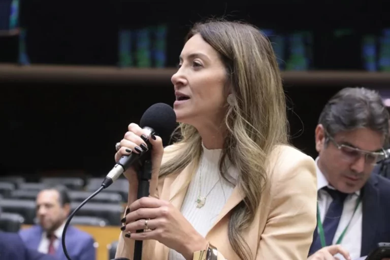 Greyce Elias (PL), deputada federal, pode ser a vice de Flávio
