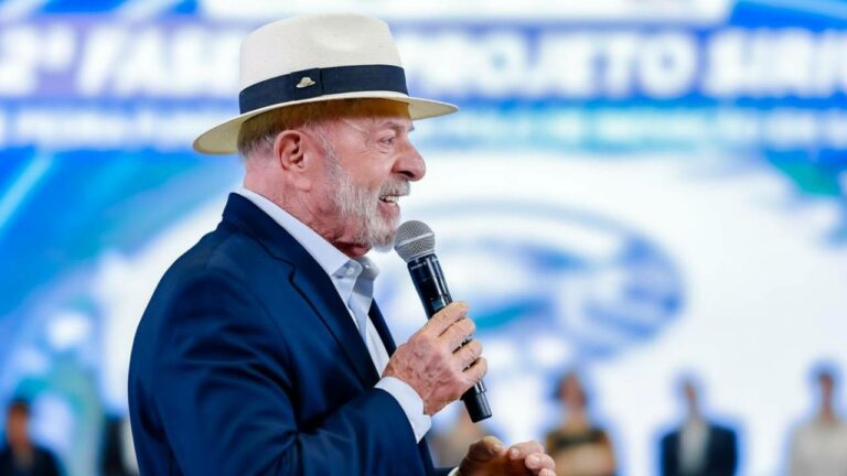 Governo Lula é reprovado por 48% e tem avaliação negativa de 38%