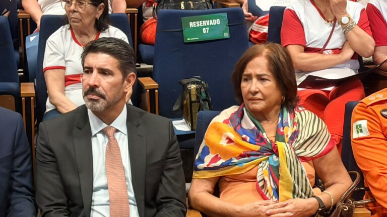 Deputado Roosevelt Vilela presta homenagem ao Programa Bombeiro Amigo em solenidade com mais de 450 idosos na CLDF