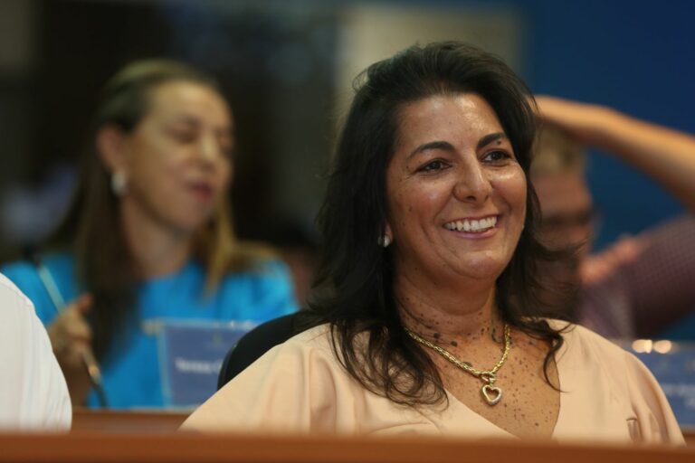 Adriana Resende é reeleita e seguirá à frente do CREA-DF