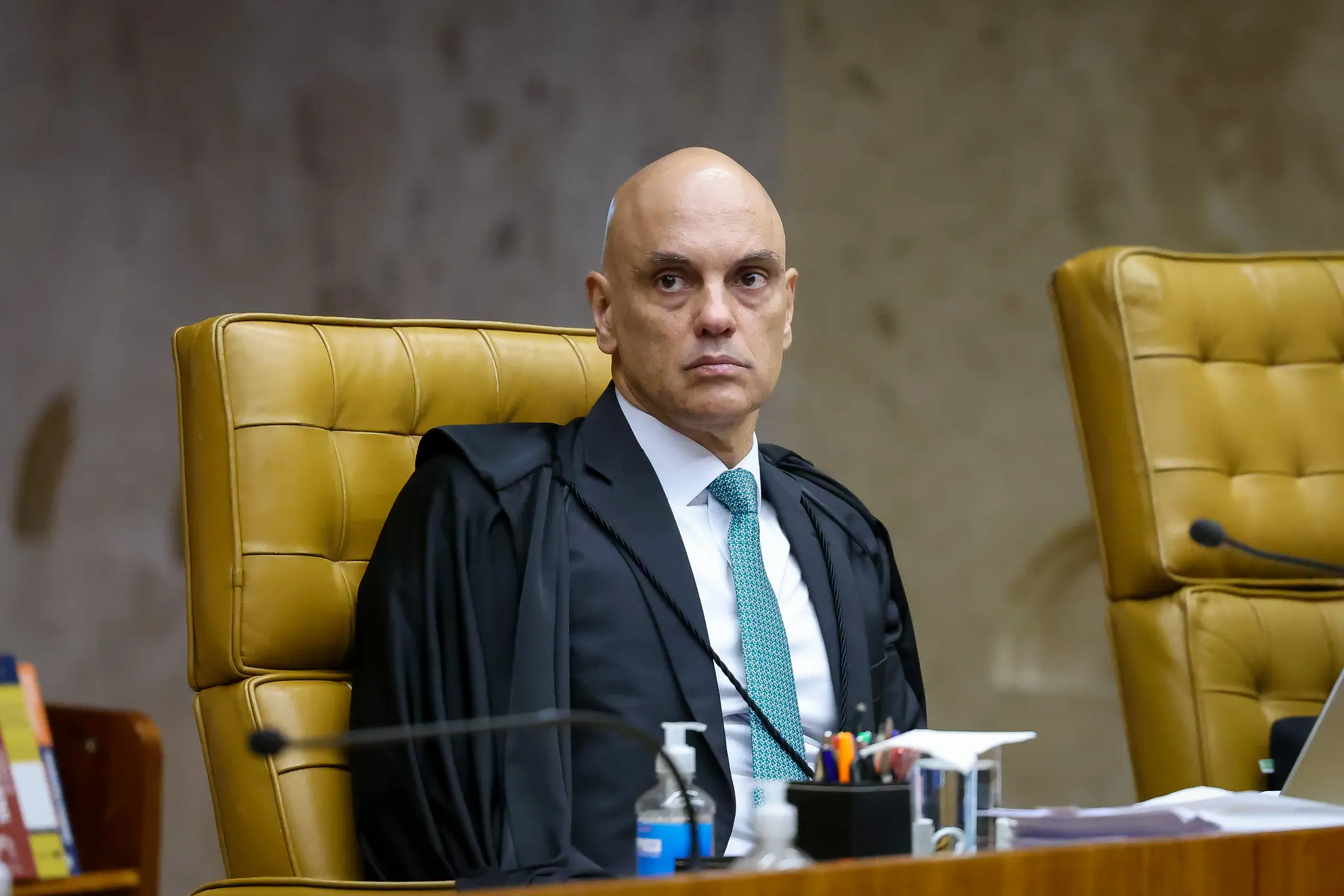 O Efeito Flávio: Crise no STF Encontra Eleição Apertada