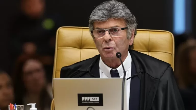 Fux freia Dino e devolve ao TSE decisão sobre fake news na reta final da eleição
