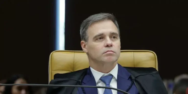 Flávio comemora liberação de sigilo, inclusive do Dark Horse