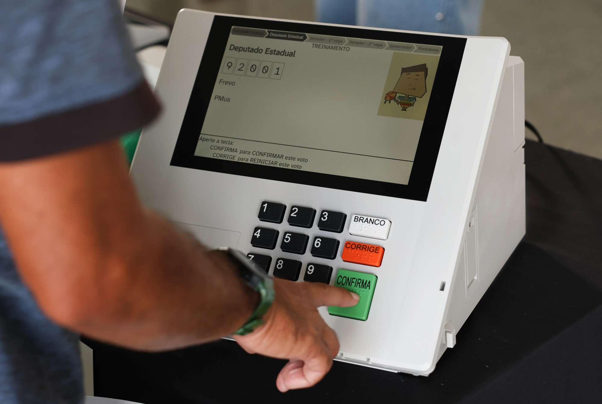 Vai anular ou ficar em casa? Entenda quem realmente decide a eleição quando você abre mão do seu voto