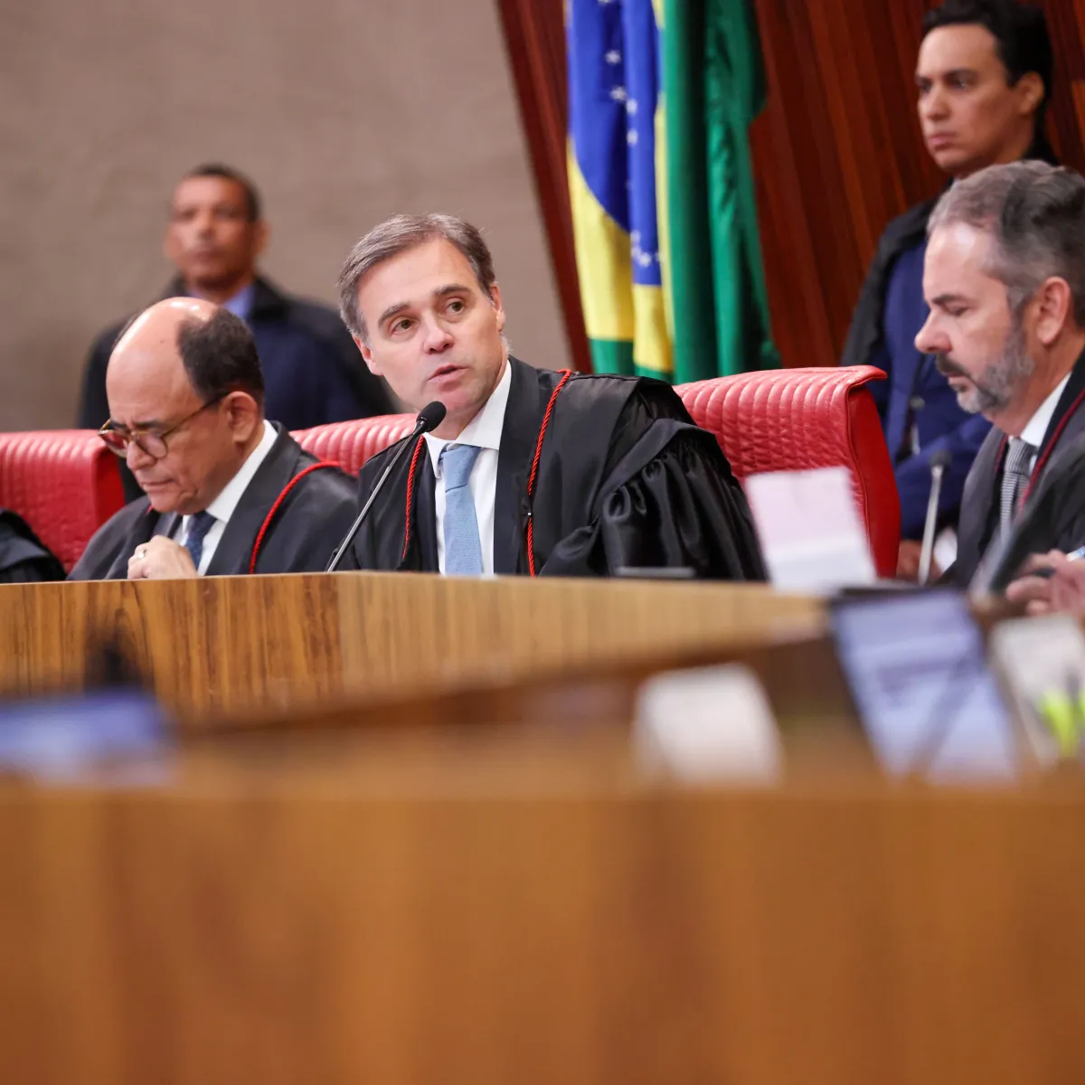 TSE derruba posts falsos sobre Flávio Bolsonaro e Nossa Senhora Aparecida